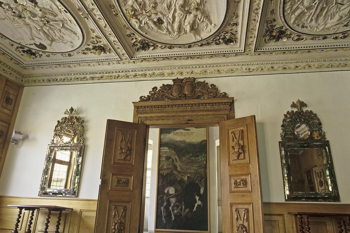 Georg-Friedrich-Zimmer mit aufwändiger Stuckdecke, Schloss Weikersheim
