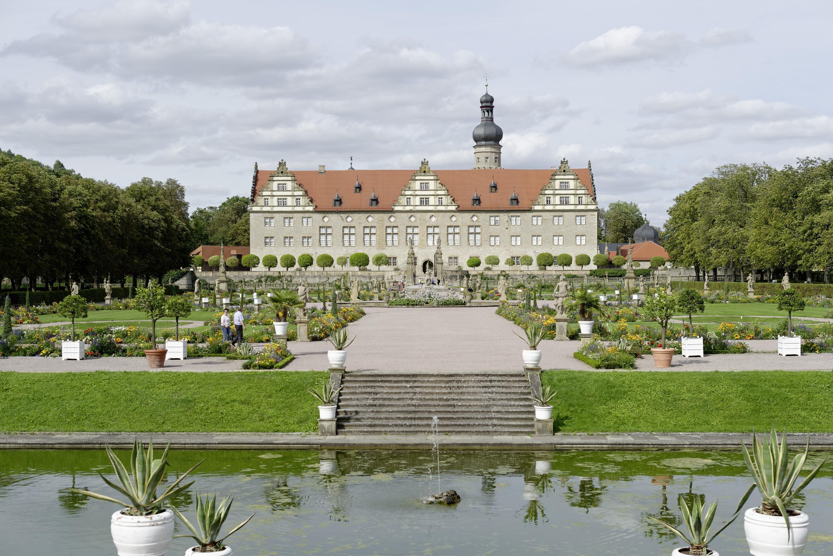 Panoramablick über den Schlossgarten auf Schloss Weikersheim