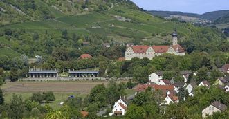 Blick in die Talebene mit Schloss Weikersheim