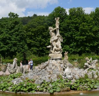 Herkulesbrunnen vor Schloss Weikersheim