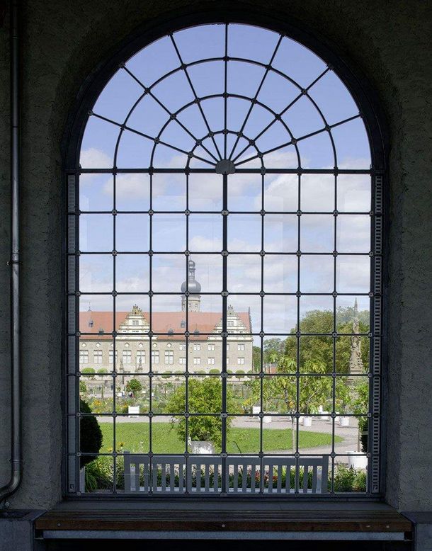 Schloss und Schlossgarten Weikersheim, Blick durch das Fenster der Orangeriel