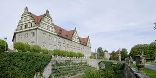 Blick vom Schlossgarten auf Schloss Weikersheim