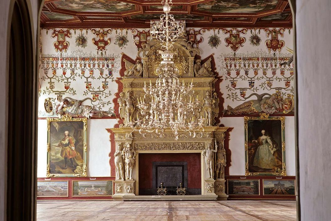 Rittersaal von Weikersheim mit Prunkkamin
