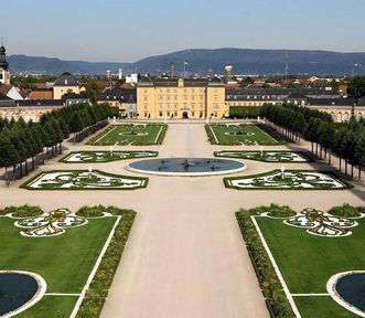 Schloss und Schlossgarten Schwetzingen, Kreisparterre und Schloss