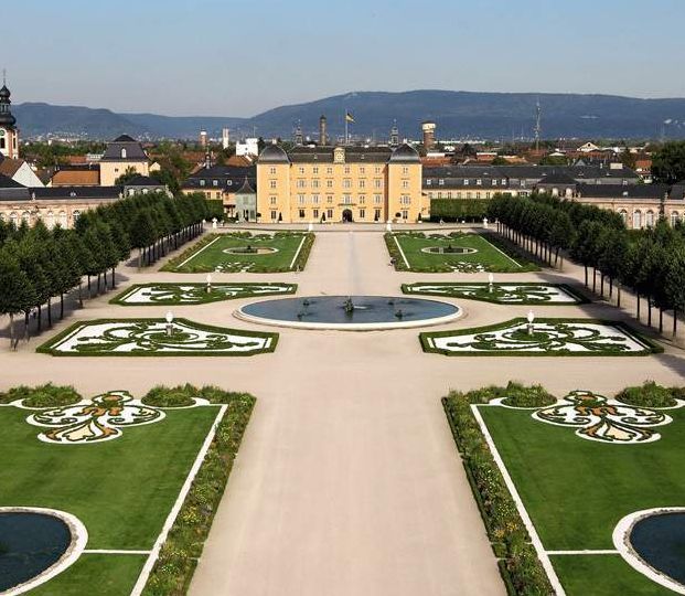 Schloss und Schlossgarten Schwetzingen, Kreisparterre und Schloss