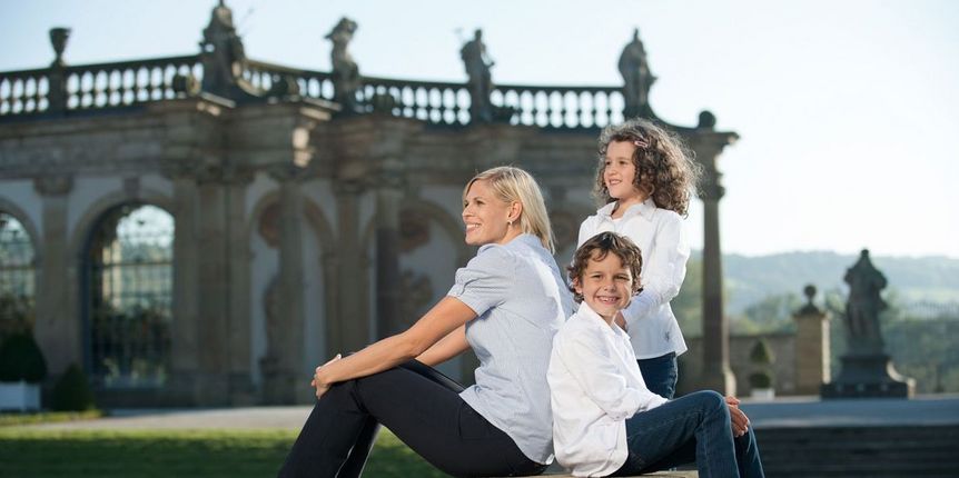 Besucher im Schlossgarten Weikersheim