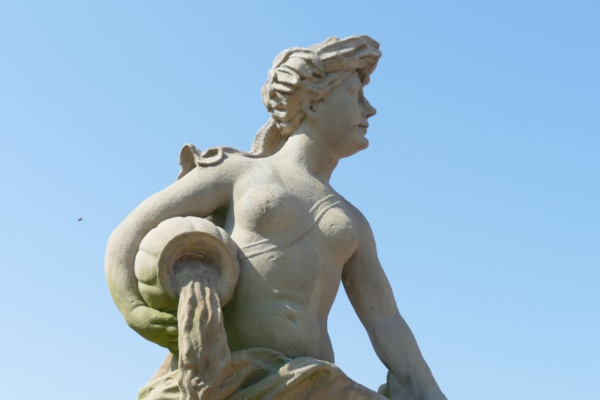 Schloss und Schlossgarten Weikersheim, Detail der Statue "Wasser"