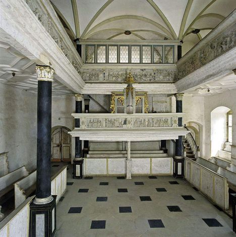 Château et Parc de Weikersheim, Vue dans la chapelle du château