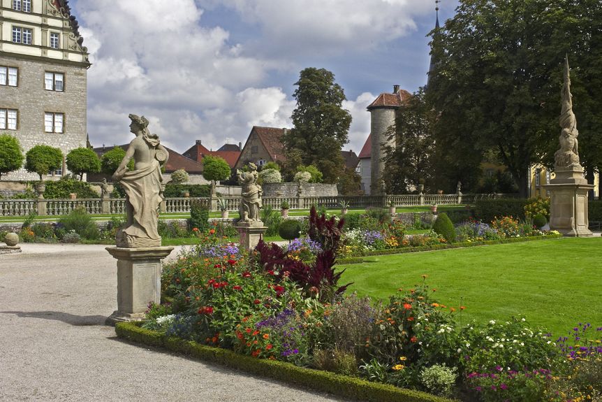Schloss und Schlossgarten Weikersheim, Figuren im Schlossgarten