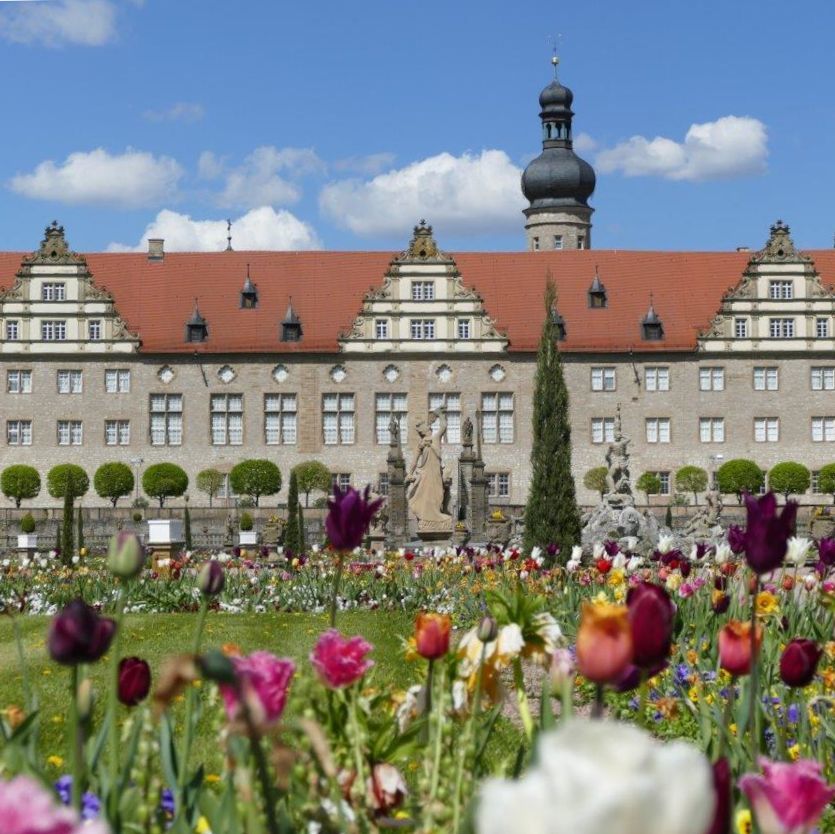 Schloss und Schlossgarten Weikersheim, Außen, Garten im Frühjahr