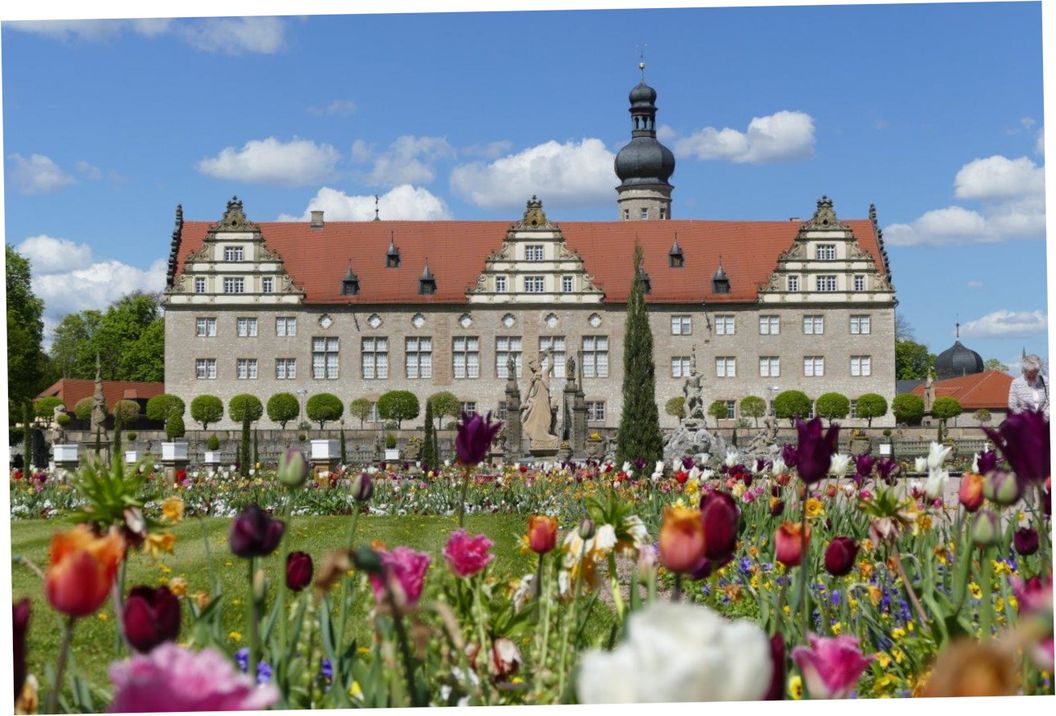 Schloss und Schlossgarten Weikersheim, Außen, Garten im Frühjahr
