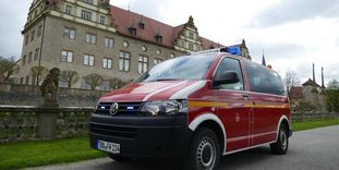 Schloss und Schlossgarten Weikersheim, Feuerwehrfahrzeug vor dem Südflügel