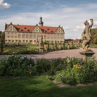 Schloss und Schlossgarten Weikersheim, Blick aus dem Garten auf das Schloss