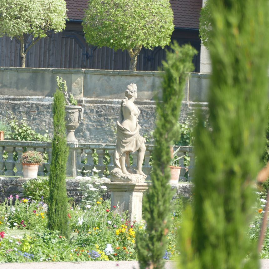 Schloss und Schlossgarten Weikersheim, Außen, Garten im Sommer