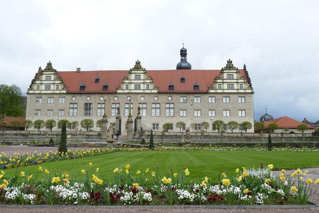 Rabatte im Weikersheimer Schlossgarten am 15. April 2016