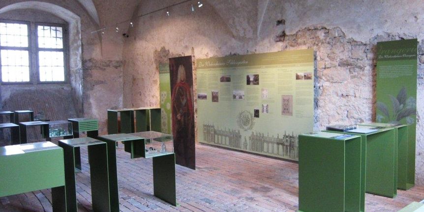 Raum der Ausstellung „Wasserkunst und Götterreigen“