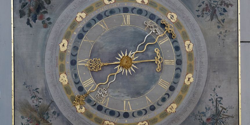 Die Uhr im Rittersaal von Schloss Weikersheim