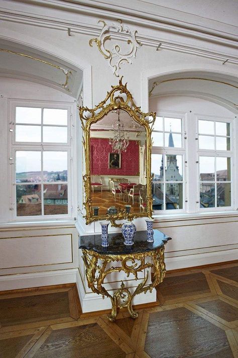 Château et Parc de Weikersheim, Table de console dans la salle d'audience