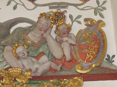 Gräfin Magdalena mit Wappen im Schloss Weikershein