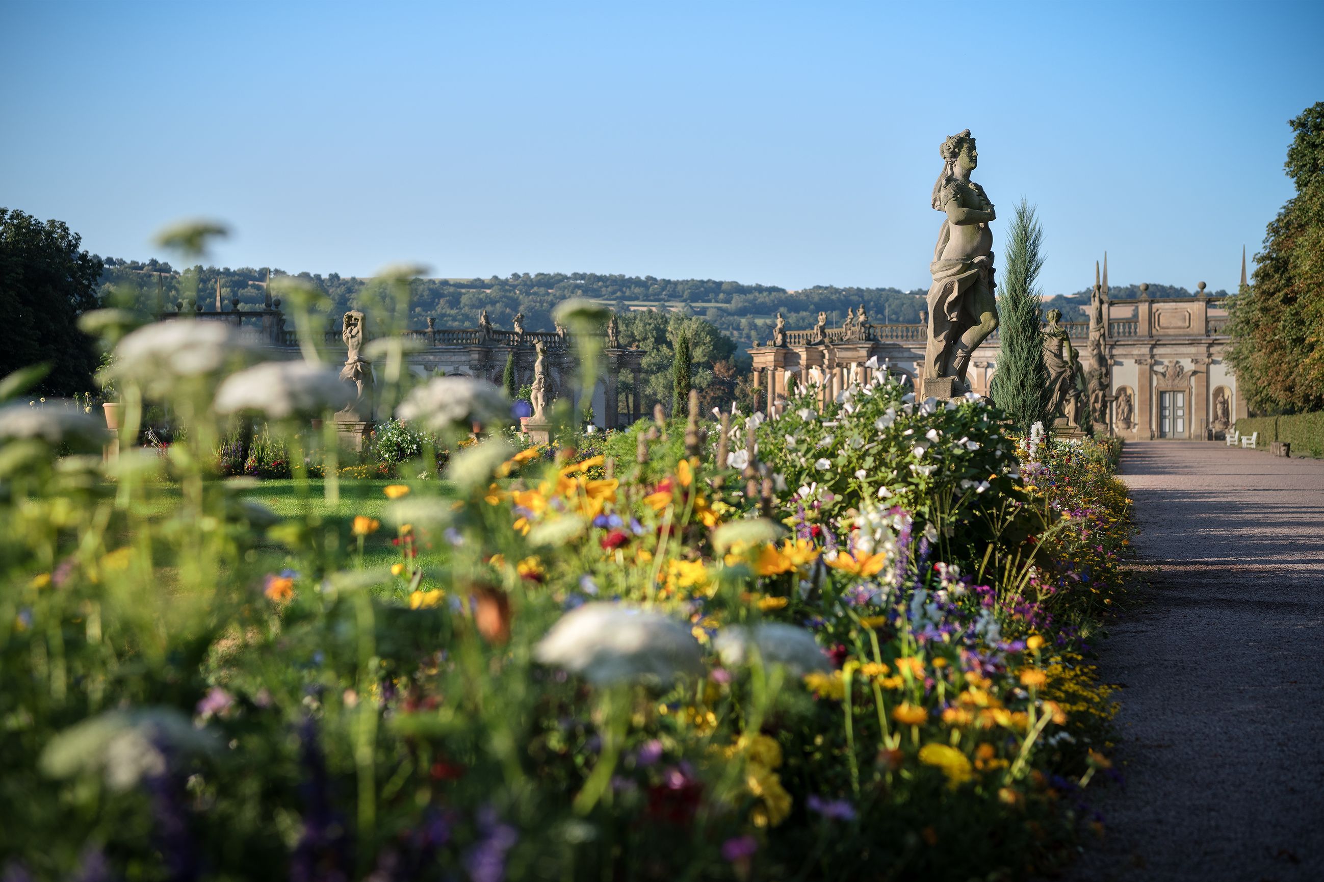 Schloss und Schlossgarten Weikersheim, Außen, Garten im Sommer