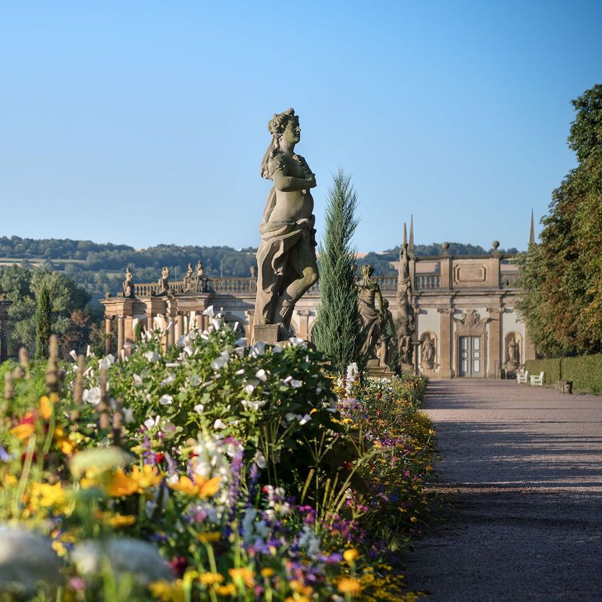 Schloss und Schlossgarten Weikersheim, Außen, Garten im Sommer