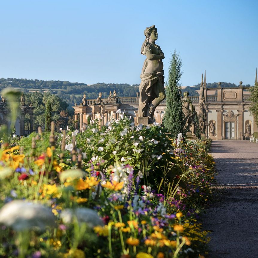 Schloss und Schlossgarten Weikersheim, Außen, Garten im Sommer
