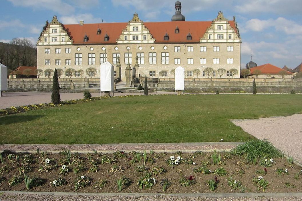 Eine Rabatte im Weikersheimer Schlossgarten am 18. März 2016