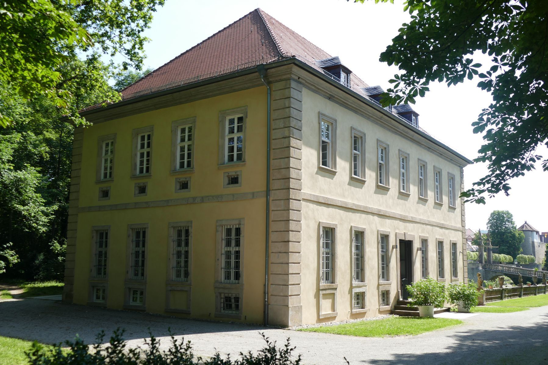 Schloss und Schlossgarten Weikersheim, Außen, Gewährhaus
