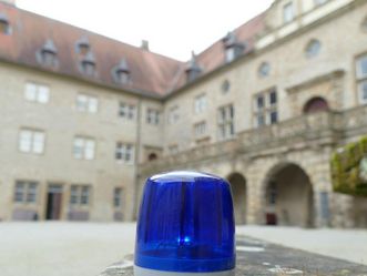 Schloss und Schlossgarten Weikersheim, Blaulicht im Schlosshof