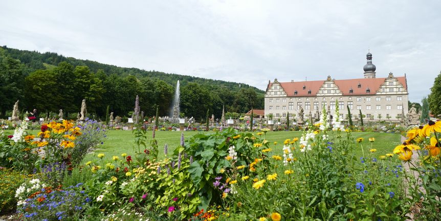 Herkulesbrunnen und Schloss Weikersheim