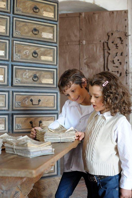 Weikersheim Palace, Visitors looking at the archives