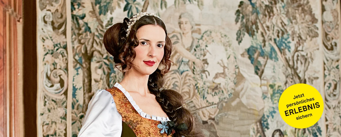 Schloss und Schlossgarten Weikersheim, Frau in historischen Kostüm