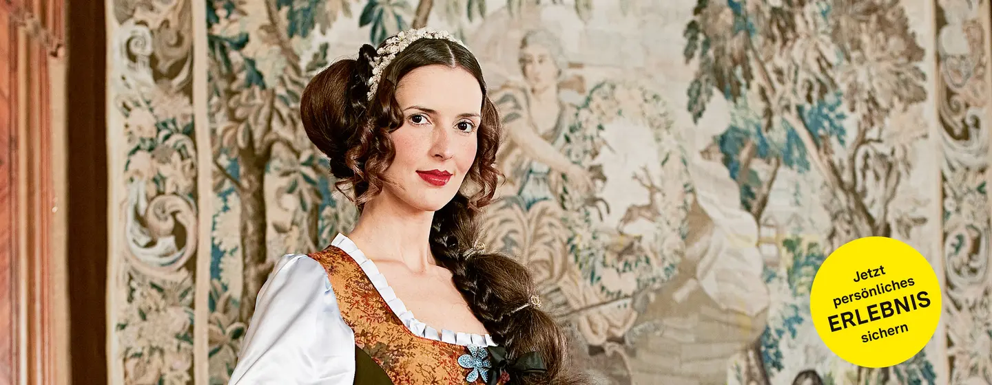 Schloss und Schlossgarten Weikersheim, Frau in historischen Kostüm