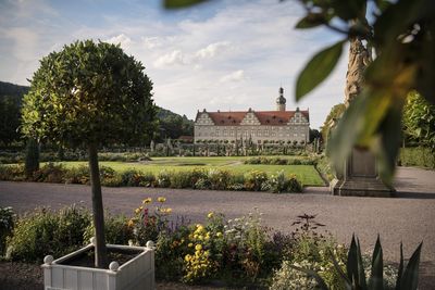 Schloss und Schlossgarten Weikersheim, Blick auf das Schloss von der Gartenseite