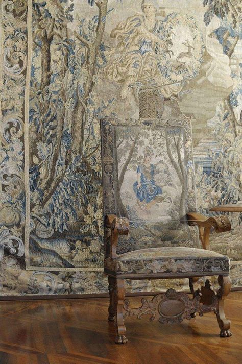 Weikersheim Palace, Chair and tapestry