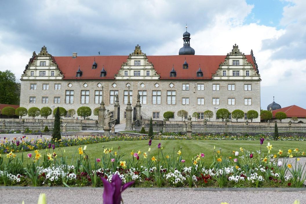 Rabatte im Weikersheimer Schlossgarten am 29. April 2016