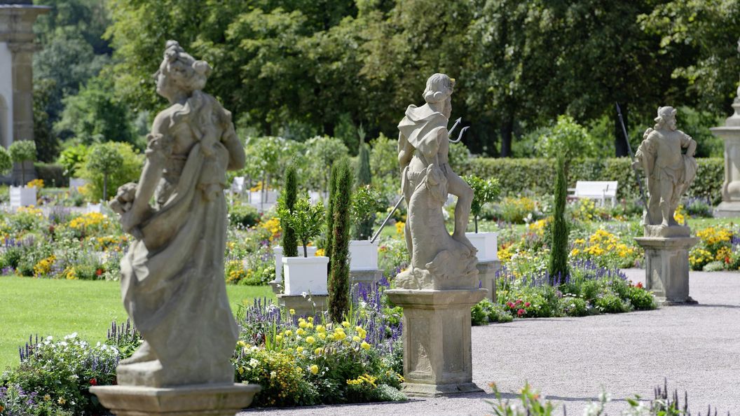 Figuren im Schlossgarten Weikersheim