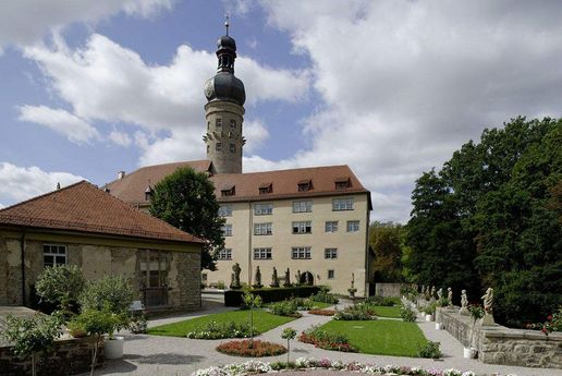 Château et Parc de Weikersheim, Vue dans la roseraie