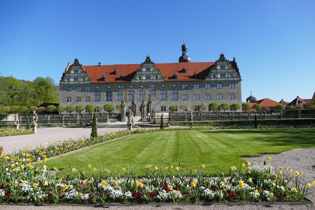 Rabatte im Weikersheimer Schlossgarten am 22. April 2016