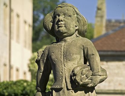 Drei Figuren aus der Zwergengalerie im Schlossgarten Weikersheim